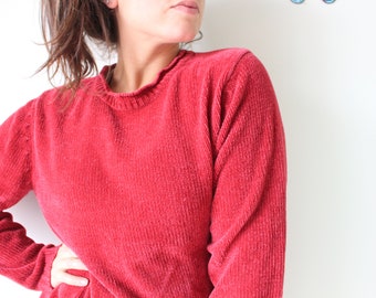 Vintage RED Sweater Pullover..medium. large. indie. kitsch. 90s clothing. womens. ladies. costume. cranberry. turtle neck. red