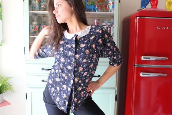 1980s FLORAL Crop Blouse....size small womens....… - image 3