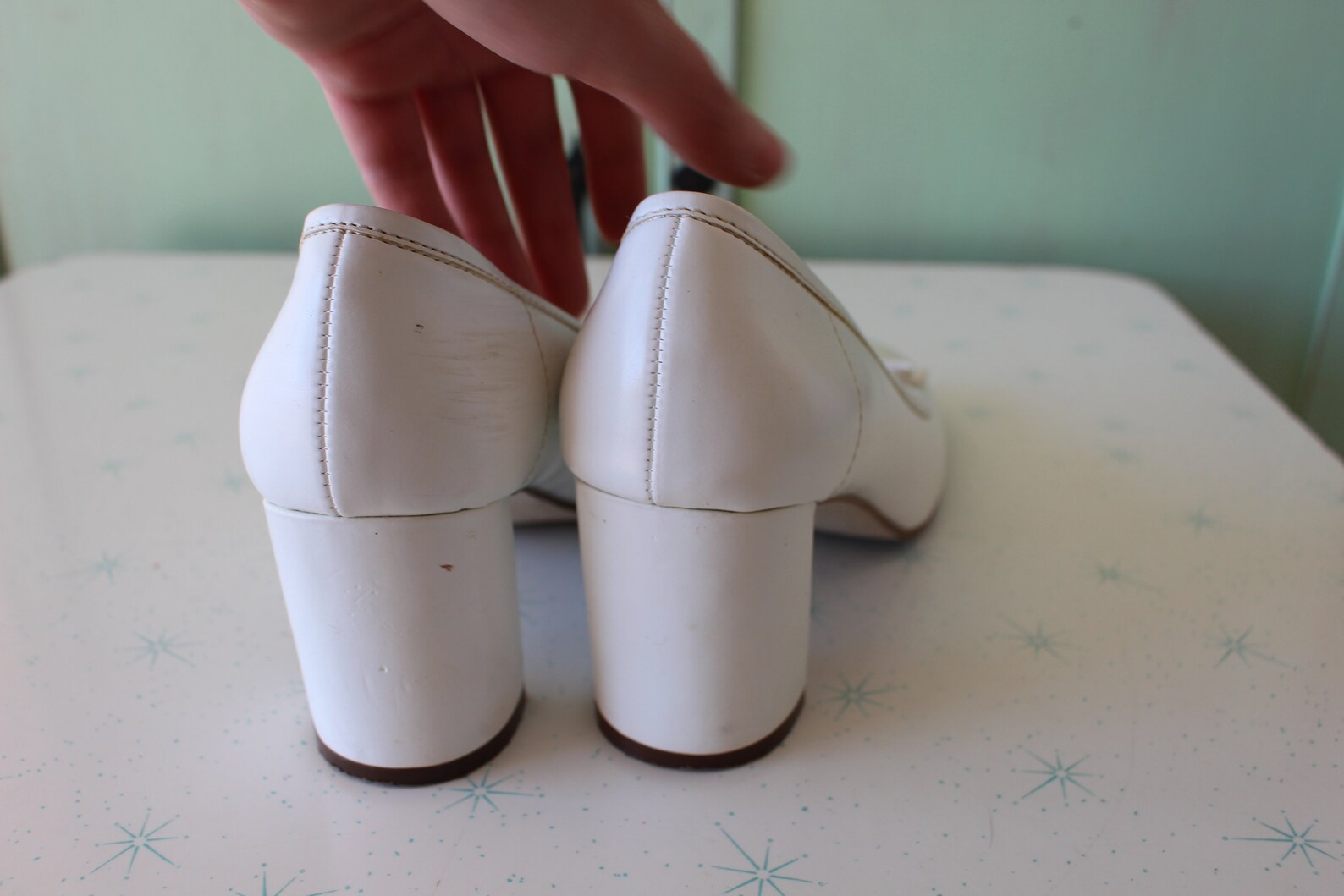 1980s sam and libby flats..size 6 womens..square toe. adorable. bow. retro. boho. leather heels. 1980s heels. ballet. shoes. des