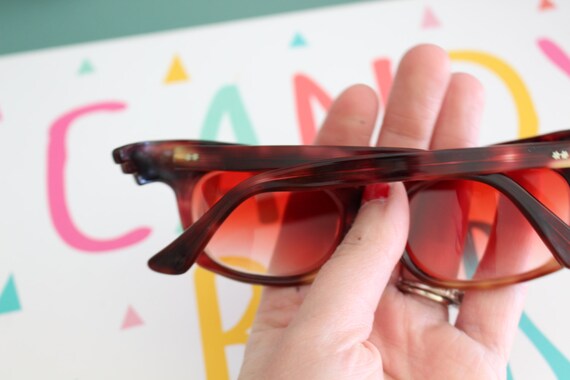 Vintage Winged Cat Eye Sunglasses: 1950s-60s Desi… - image 5