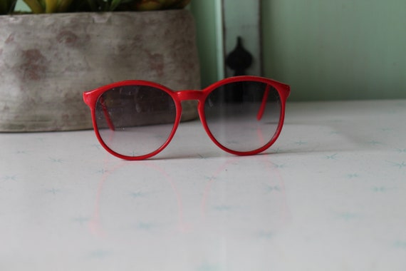 Vintage 1980s MOD GIRL Sunglasses....fancy. big l… - image 2