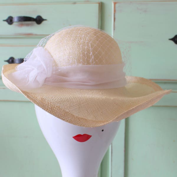 Vintage Wedding White Flower Hat..straw hat. church. pink. summer. spring. easter. wedding. bride. costume. 1980s. tulle