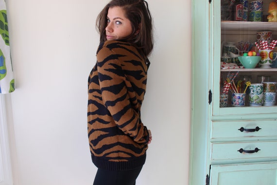 1990s Leopard Tiger Print Pullover Sweater...retr… - image 5