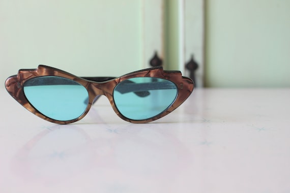 1950s 1960s Winged Cat Eye Sunglasses..vintage ey… - image 1