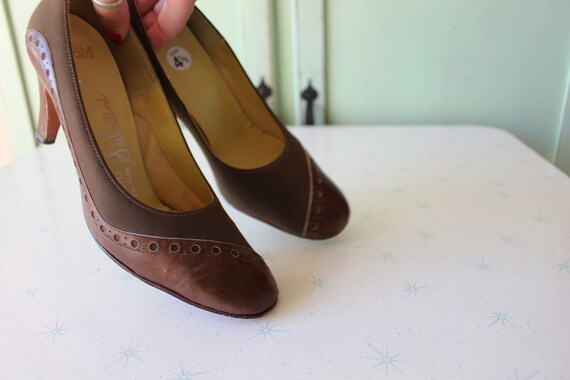 SALE//// 1950s 1960s Fancy Classic Heels....brown… - image 6