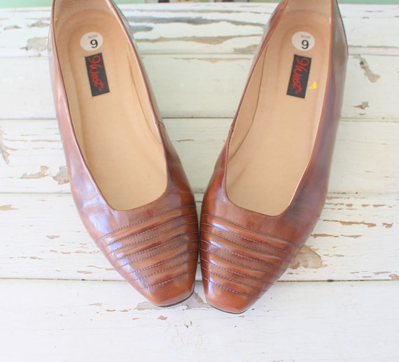 Vintage NINE WEST Leather Heels.....size 9 women..