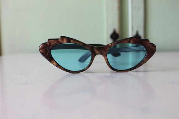 1950s 1960s Winged Cat Eye Sunglasses..vintage ey… - image 2