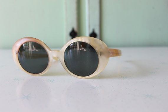 60s 70s Vintage BIG Eyeglasses.....rare. womens e… - image 3