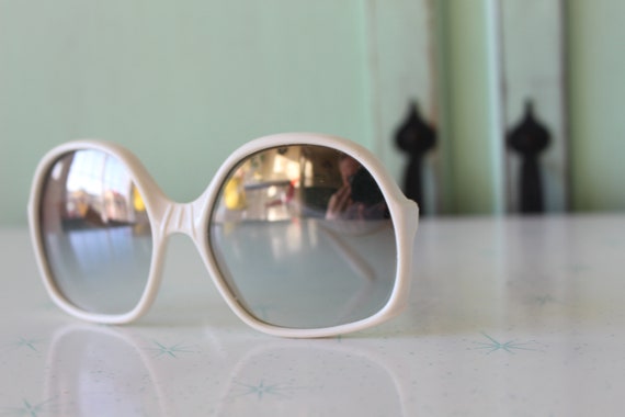 1960s Big Retro Sunglasses..new old stock. classi… - image 4