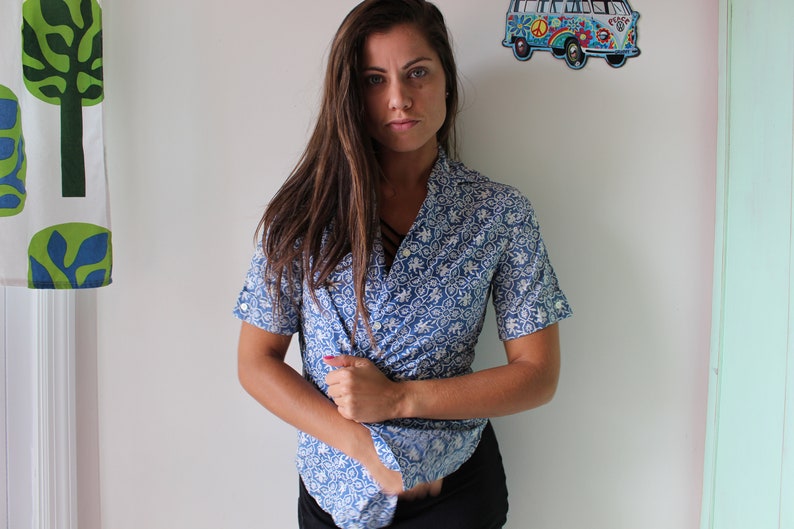 blouse Vintage Button Down Blouse..size small medium womens..crop button down ladies hipster. urban soho vintage blouse mad men mod