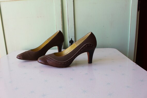 SALE//// 1950s 1960s Fancy Classic Heels....brown… - image 4