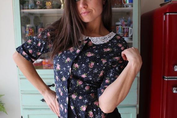 1980s FLORAL Crop Blouse....size small womens....… - image 5