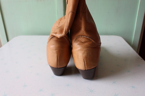 Vintage WESTERN HIPPIE Boots..camel brown. . cowb… - image 4