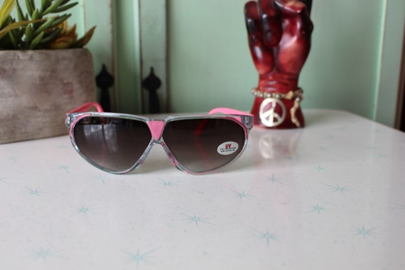 SALE/// Vintage PINK Mod Taiwan ROC 1970s 80s Sun… - image 2