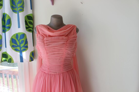 1960s Lovely Vintage PRETTY PINK Dress...very fan… - image 3