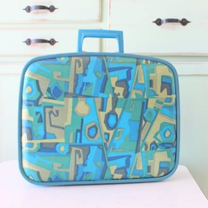 1960s Mod RARE VINTAGE SUITCASE Luggage Bag...retro. vintage luggage. 1960s 1970s. mod. twiggy. groovy. fashion. teal. floral suitcase. blue