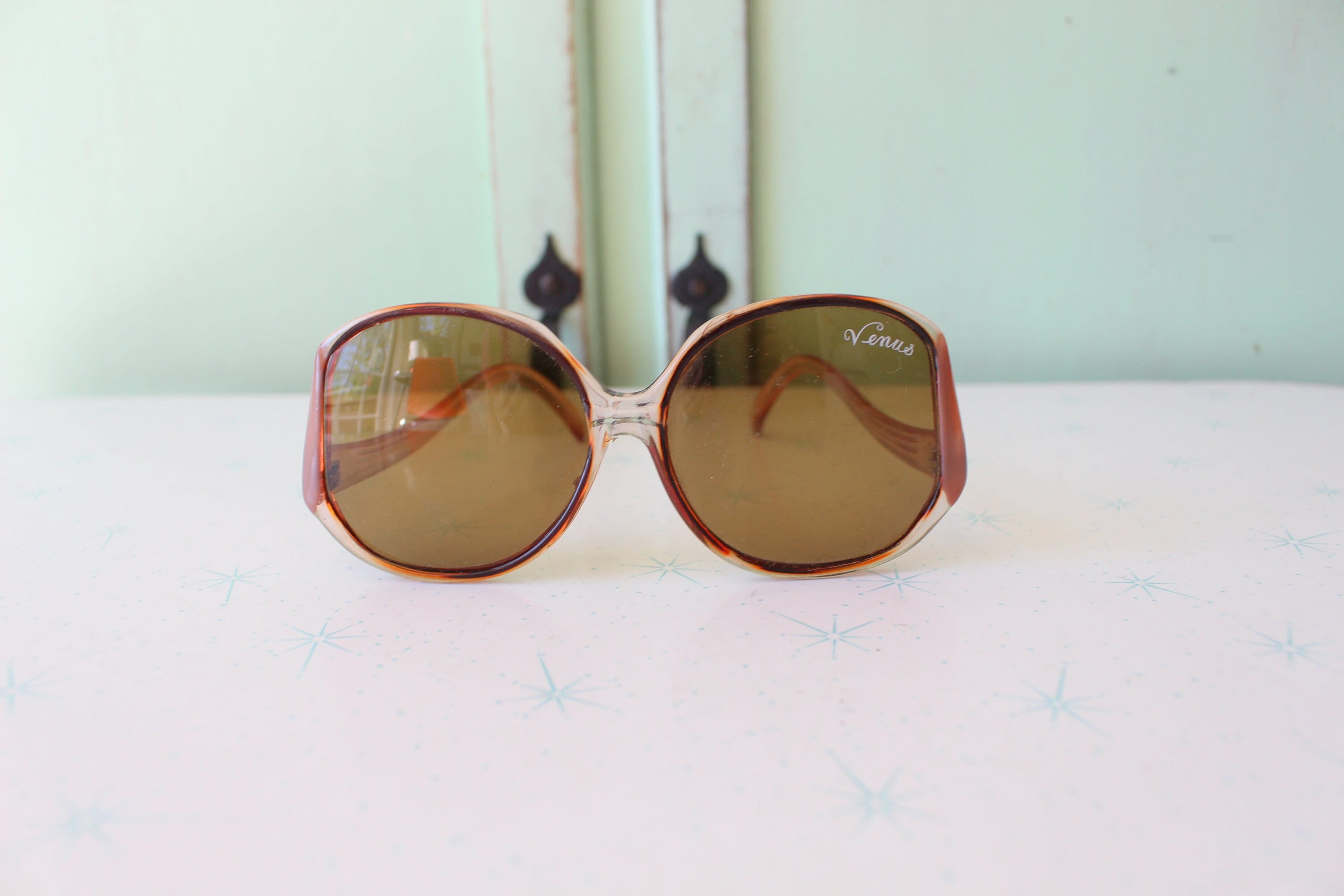 Vintage 1970s Big Sunglasses: Taiwan ROC Womens Eyewear - Etsy display picture 1