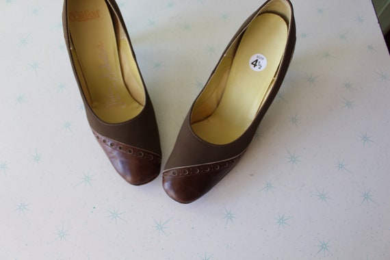 SALE//// 1950s 1960s Fancy Classic Heels....brown… - image 2