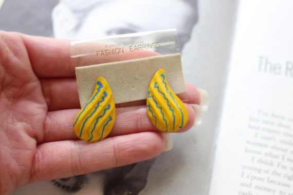 1980s Atomic Yellow Dangle Earrings: Groovy Retro Glam