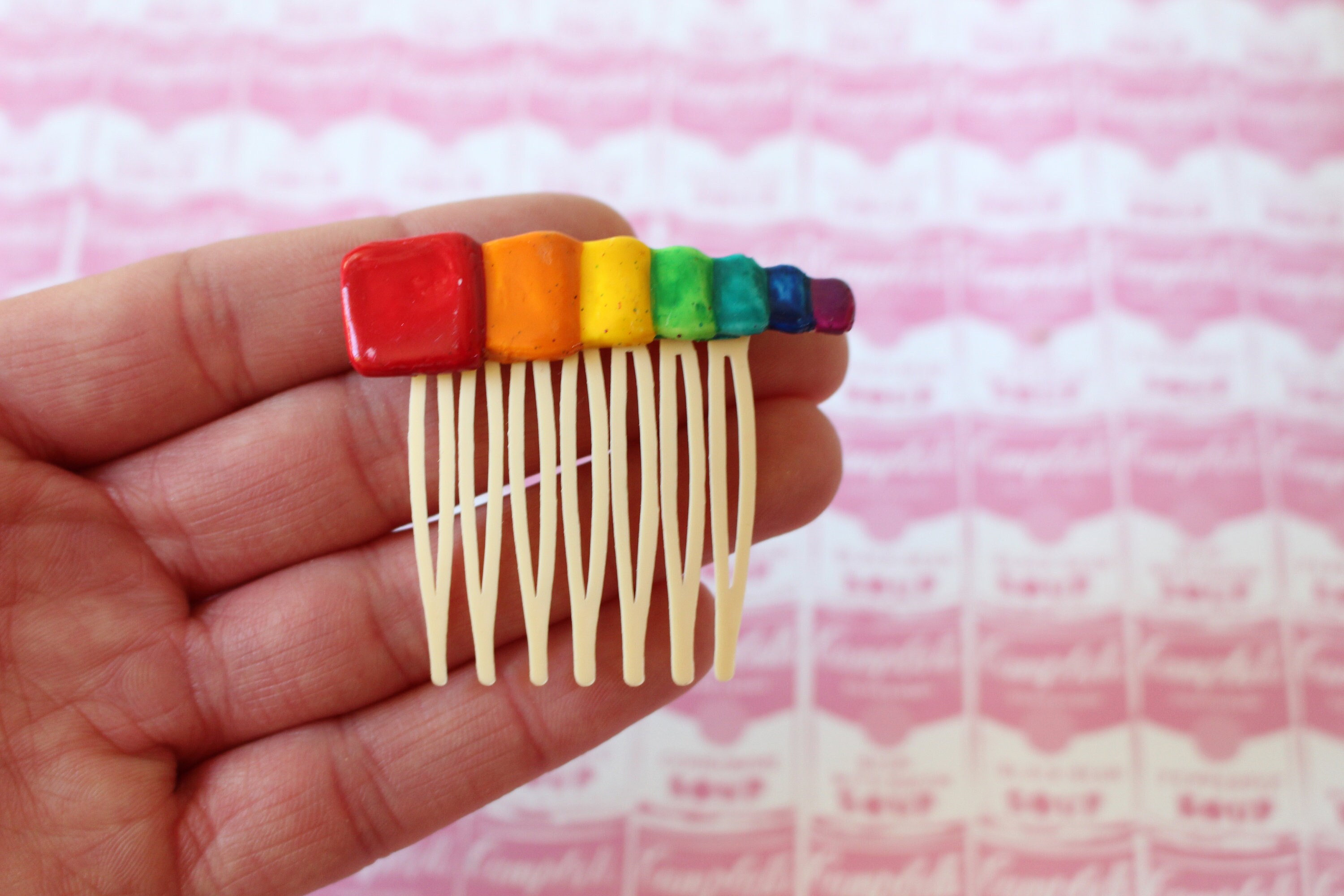 1980年代のヴィンテージレインボーヘアコーム：パステルプライド
