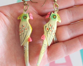 Pendientes de loro kitsch vintage: joyas de pájaros de los años 80