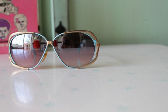 Vintage 1980s New Old Stock Mirror Sunglasses....… - image 3