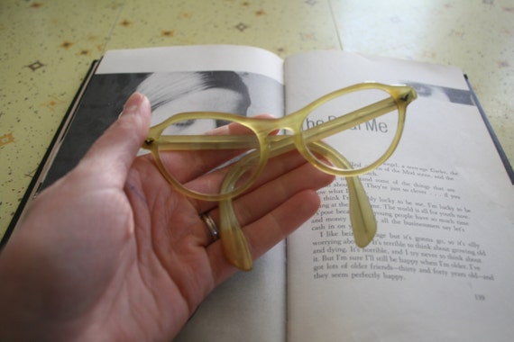 1950s 1960s Vintage YELLOW CAT EYE Glasses......v… - image 3