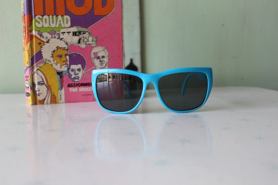 Vintage 1980s Taiwan Roc BLUE Sunglasses...big le… - image 2