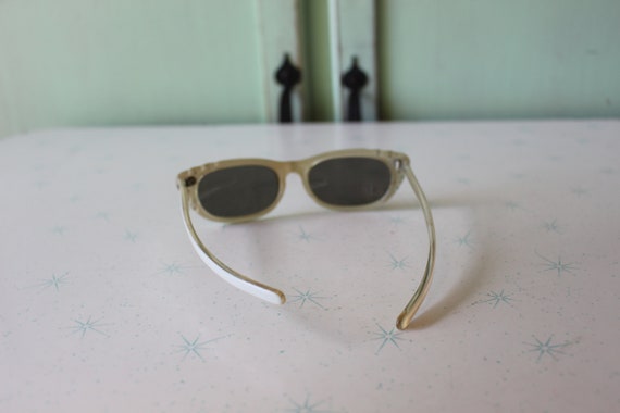 1960s 1970s Vintage Funky Winged Cateye Sunglasse… - image 5