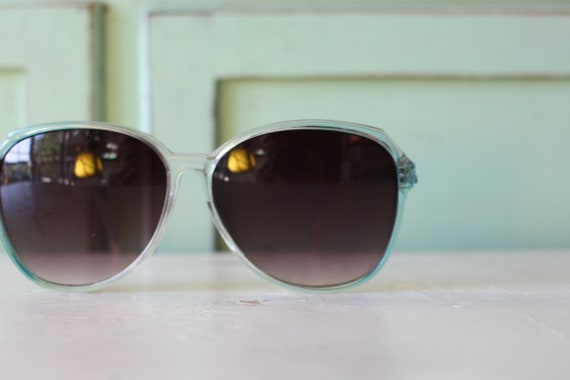 Vintage 1980s MOD Sunglasses.....rare. womens eye… - image 4