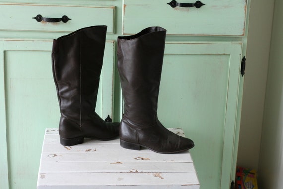 Vintage MOD GIRL Boots..size 6.5 womens...designe… - image 2