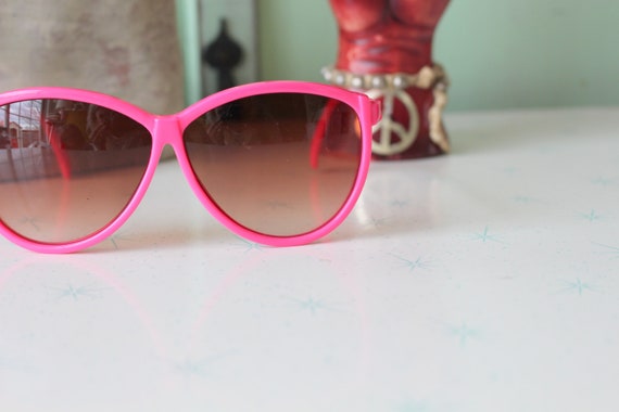 Vintage PINK Mod Taiwan ROC 1970s 80s Sunglasses.… - image 1