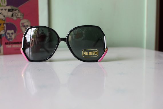 Vintage Taiwan ROC Sunglasses...rare. womens eyew… - image 4