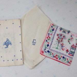 Lote de paños de cocina vintage de lino con la letra G de mediados de siglo... años 70. Años 60. Retro. Artículos para el hogar. Decoración del hogar. Baño de los años 60. Esposa. Para ella. Baño. Azul.
