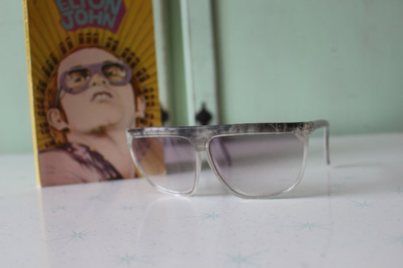 Vintage Taiwan ROC Sunglasses...rare. womens eyew… - image 5