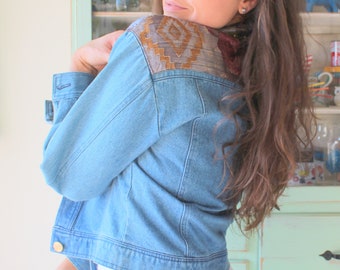 Jaren 1980 jaren 90 HIPSTER Jean Jacket.. maat kleine middelgrote vrouwen.. biker chic. blauw jeansjasje. moordenaar. rad. jaren 80 glam. hippie. klederdracht. Jaren 90. nieuwigheid