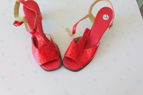 1960s Red Vtg Sling Back Peep Toed Heels....size … - image 2