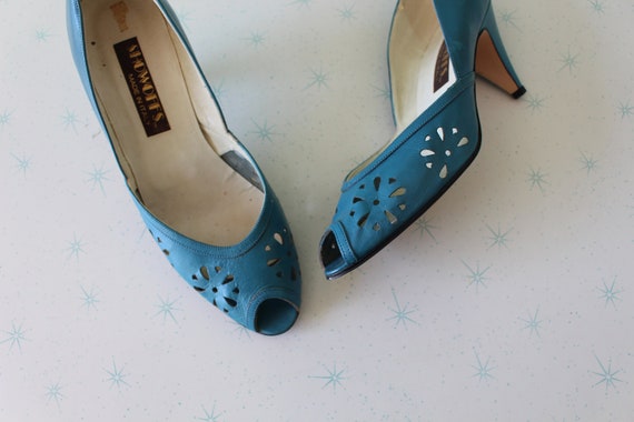 Vintage BLUE LEATHER Heels...size 7 heels...shoes… - image 2
