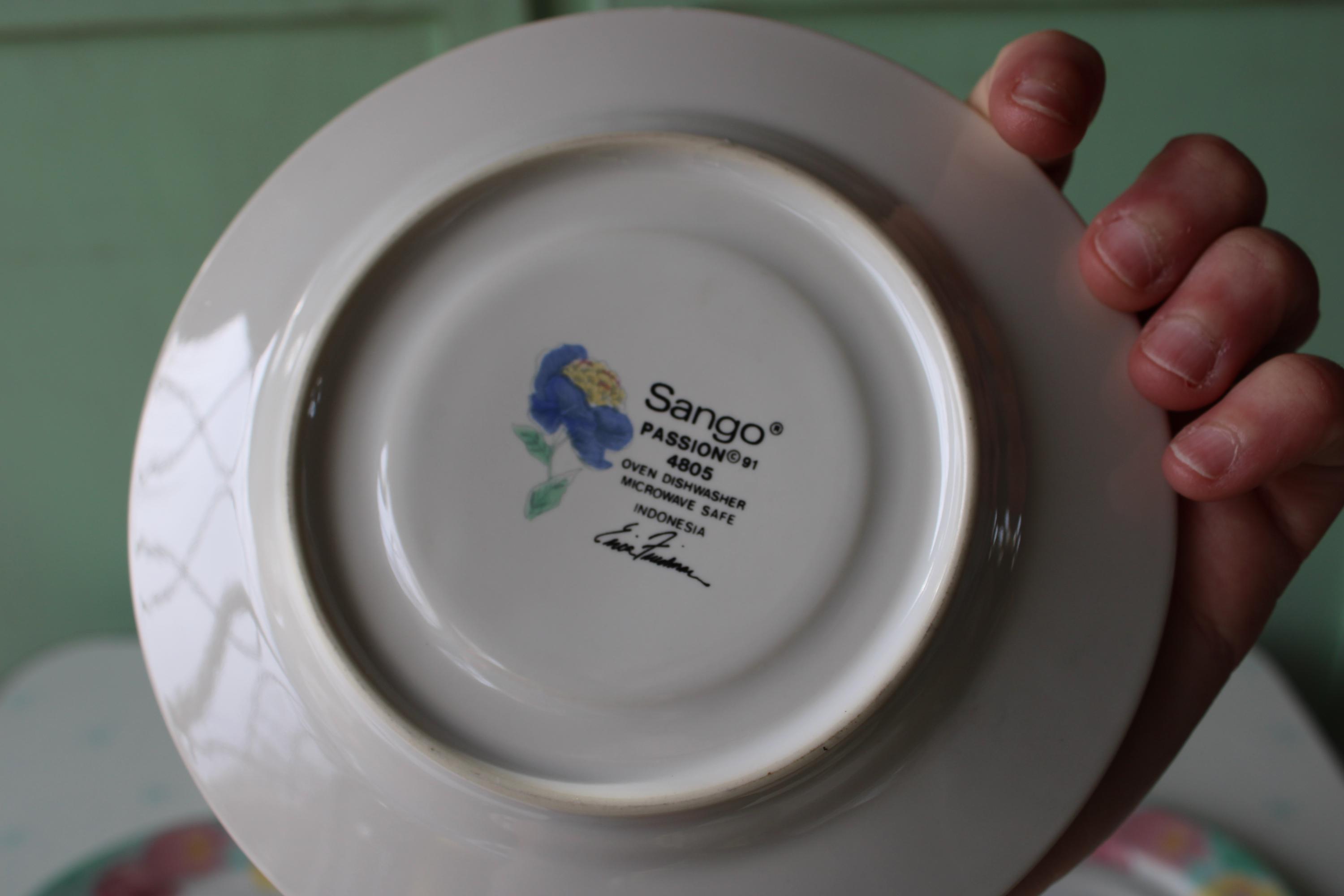 ヴィンテージ 1980 年代 フローラル プレート セット: キッチュ