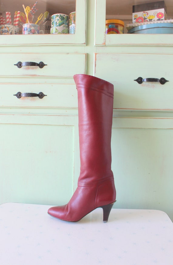 Vintage MOD ETIENNE AIGNER Designer Boots...size 6