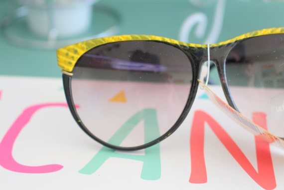 Oversized 1980s Sunglasses: Black & Yellow Retro … - image 1