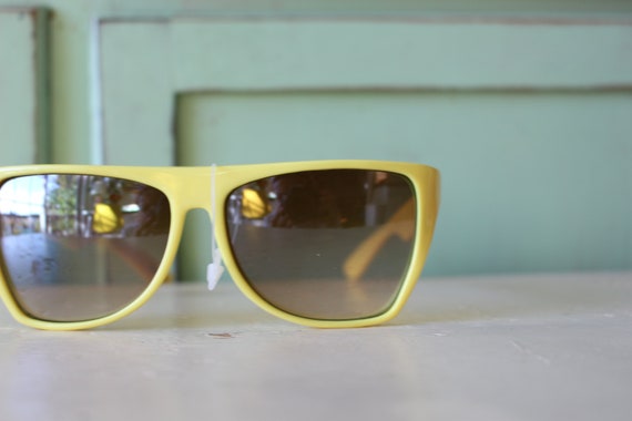 Vintage Flat Top Mod Taiwan ROC 1980s Sunglasses.… - image 4