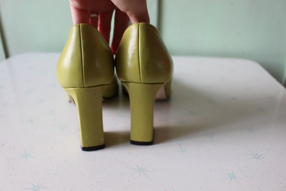 90s Vintage Lime Green LEATHER Heels...size 6.5..… - image 4