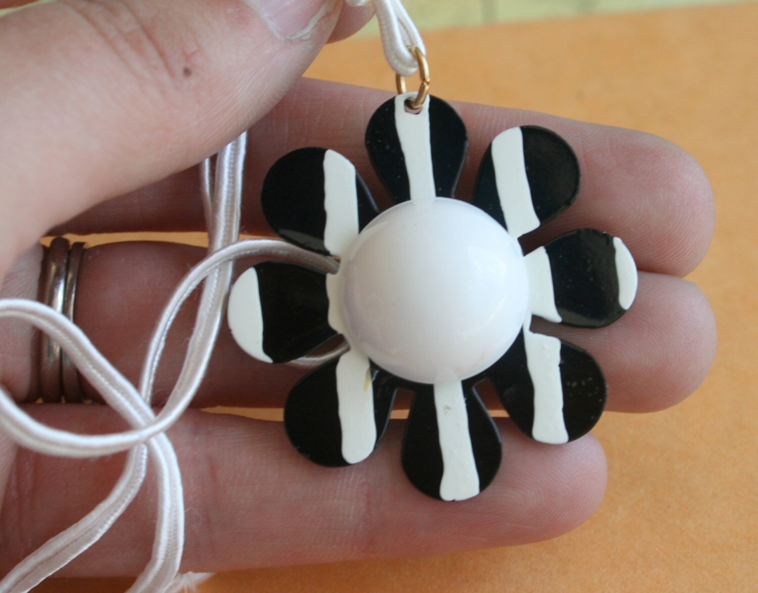Vintage Groovy Daisy Enamel Flower Power Brooch Necklace