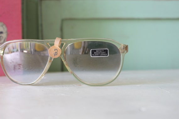 1970s RARE DEADSTOCK Sunglasses..twiggy. womens e… - image 3