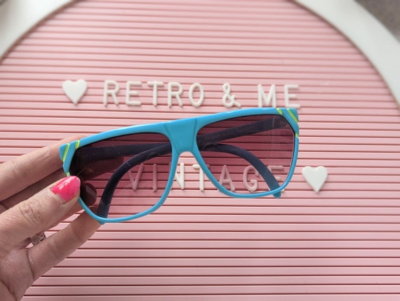 Vintage 1980s BRIGHT Blue Big Lens Sunglasses