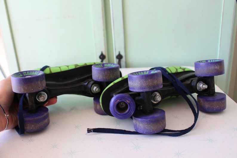 retro skates kitsch roller derby roller skates pacer kids retro rink master skating children 90s Vintage NINJA TURTLE SKATES...rad