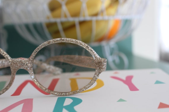 Vintage Glitter Sunglasses: 1960s Mod Eyewear - image 4