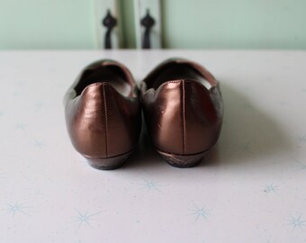 1980s Bronze Shimmer Flats: Vintage Pointy Toe Shoes (Size
