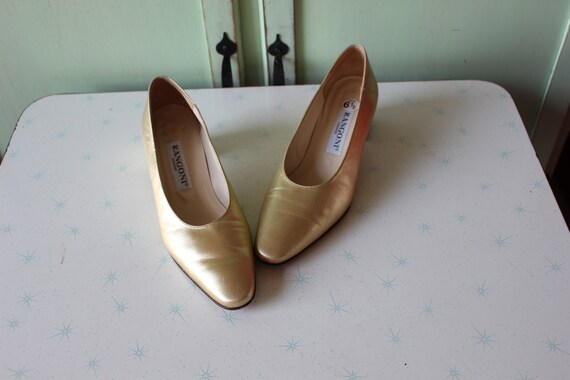 1980s Vintage Golden Heels.....size 6.5 womens...… - image 2
